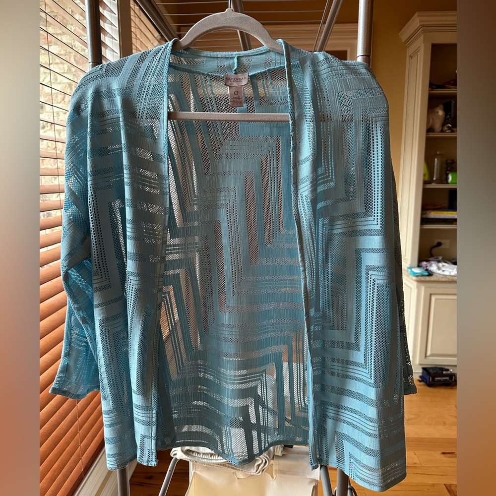 Chico’s Blue shrug cardigan with open weaving size 8 (0)